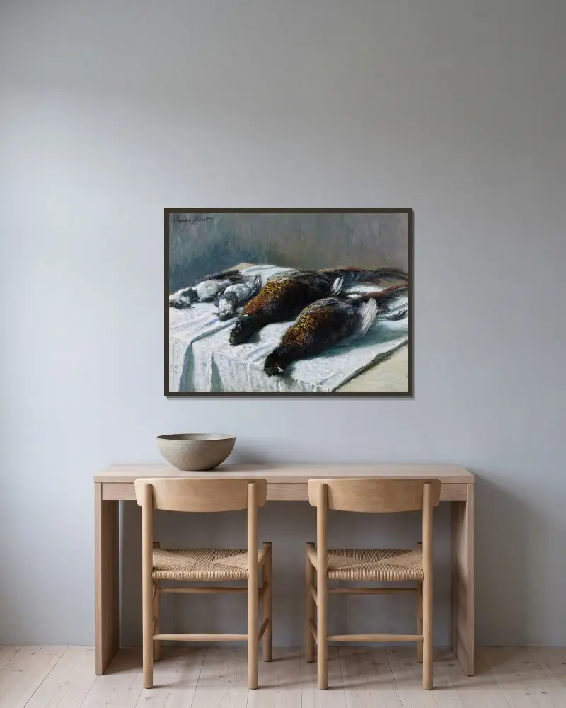 Stillleben mit Fasanen und Kiebitzen von Claude Monet gerahmt an einer Wand