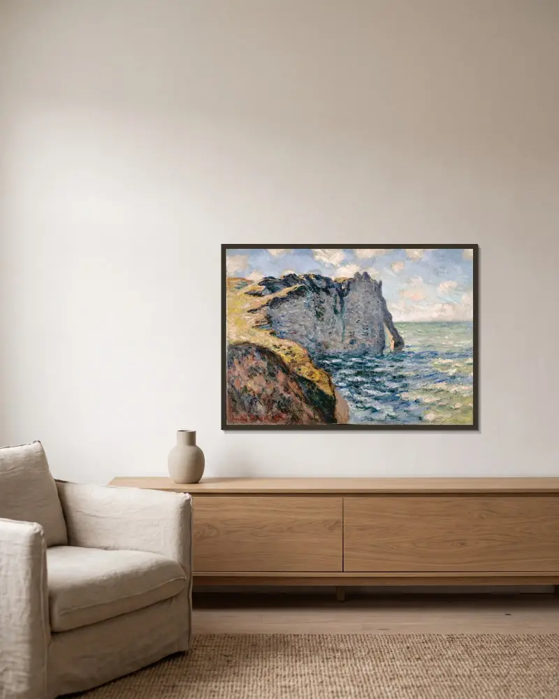 Die Klippe von Aval, Étretat von Claude Monet gerahmt an einer Wand