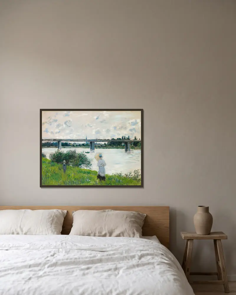 Der Spaziergang mit der Eisenbahnbrücke, Argenteuil von Claude Monet gerahmt an einer Wand