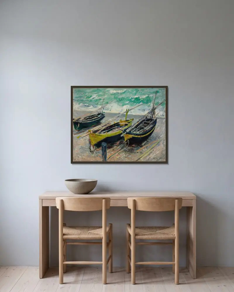 Drei Fischerboote von Claude Monet gerahmt an einer Wand