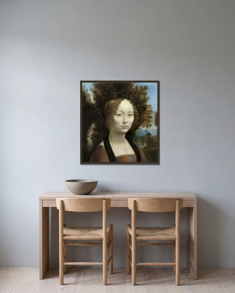Ginevra de’ Benci (Vorderseite) von Leonardo da Vinci gerahmt an einer Wand
