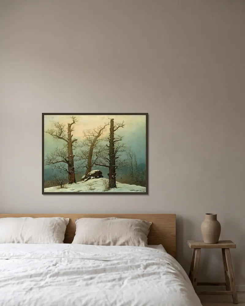Röse i snö av Caspar David Friedrich inramad på en vägg