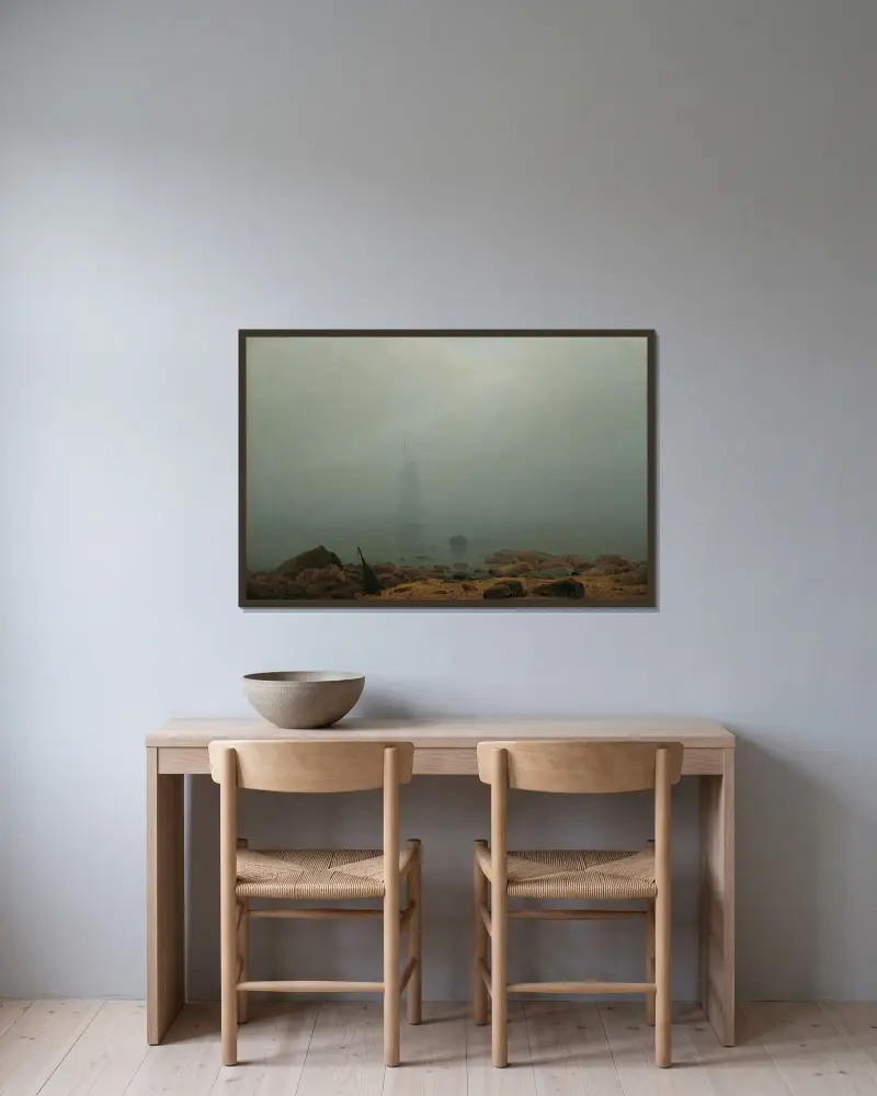 Havsstrand i dimma av Caspar David Friedrich inramad på en vägg