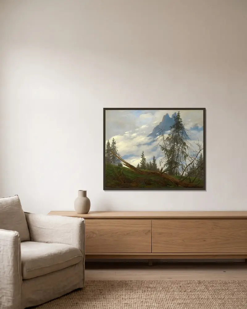 Bergstopp med drivande moln av Caspar David Friedrich inramad på en vägg