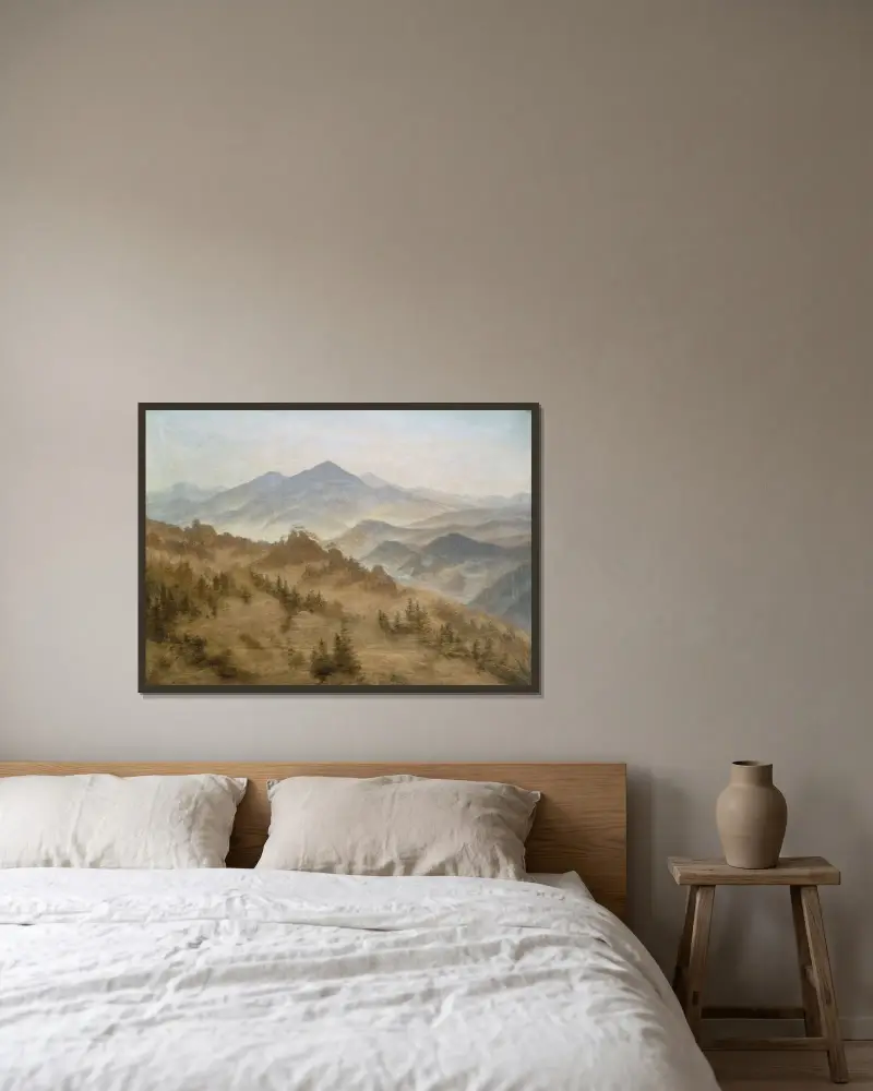 Berg i stigande dimma av Caspar David Friedrich inramad på en vägg