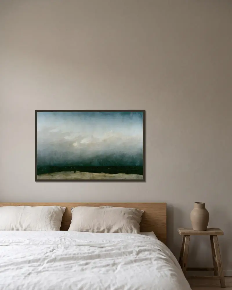 Munken vid havet av Caspar David Friedrich inramad på en vägg