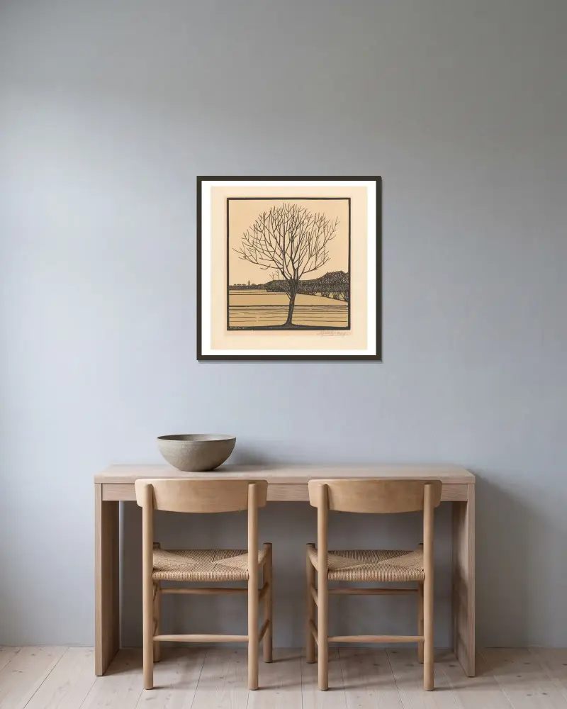 Bare tree av Julie de Graag inramad på en vägg