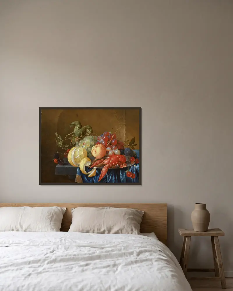 Stillleben mit einem Flusskrebs auf einem Zinnteller von Cornelis de Heem gerahmt an einer Wand