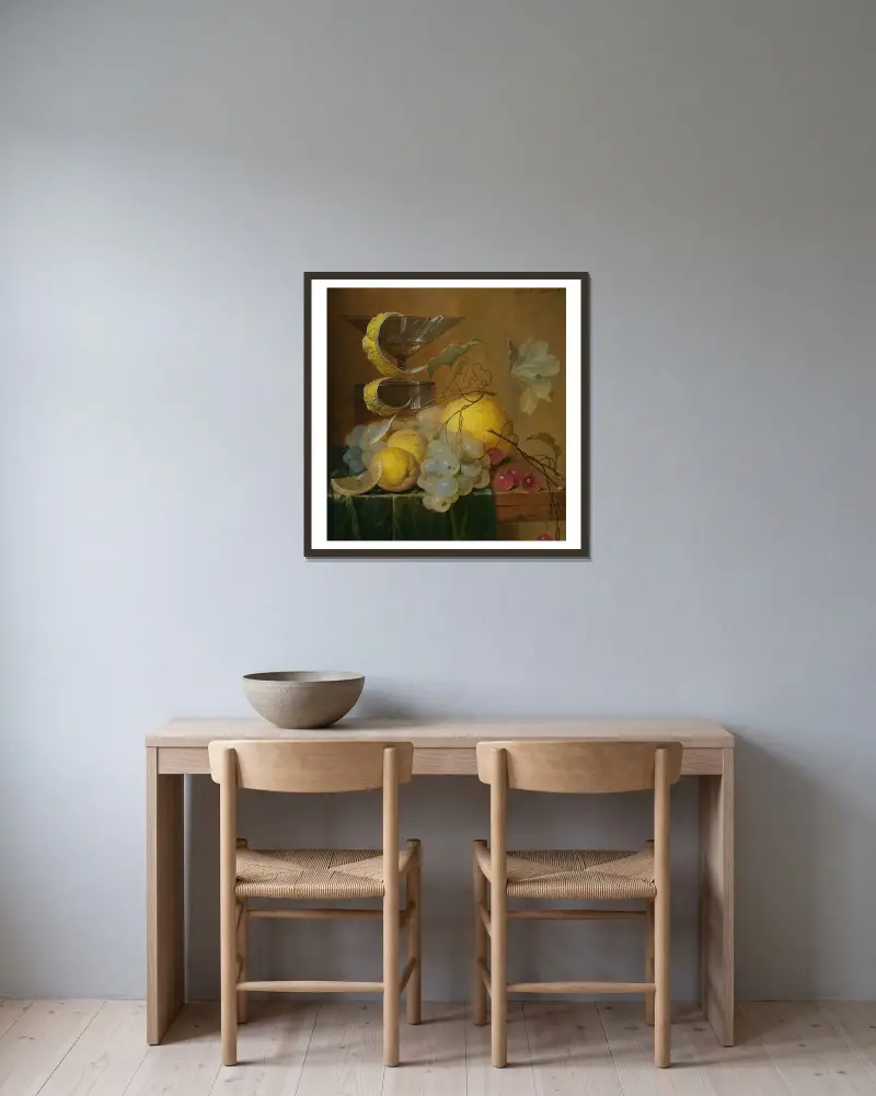 Martwa natura z kieliszkiem wina, skórką cytryny, brzoskwiniami, winogronami i wiśniami na rogu częściowo udrapowanego drewnianego stołu, Jan Davidsz de Heem w ramie na ścianie