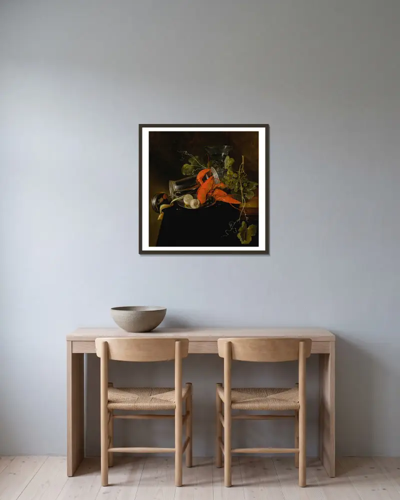 Stilleben med två humrar, en omkullvält sejdel, ett berkemeierglas, vindruvor och en citron av Jan Davidsz de Heem inramad på en vägg