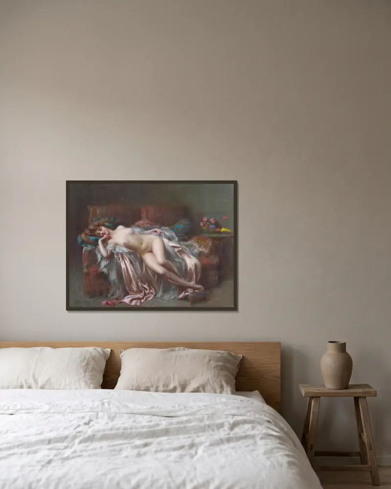 Nu allongé à la rose av Delphin Enjolras inramad på en vägg