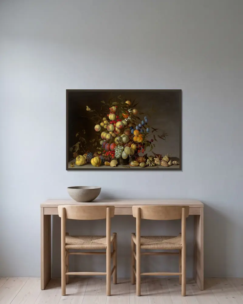 Persikor, plommon, apelsiner, äpplen, körsbär, druvor, röda vinbär, svarta vinbär, vildäpplen och annan frukt i en tennvas av Balthasar van der Ast inramad på en vägg
