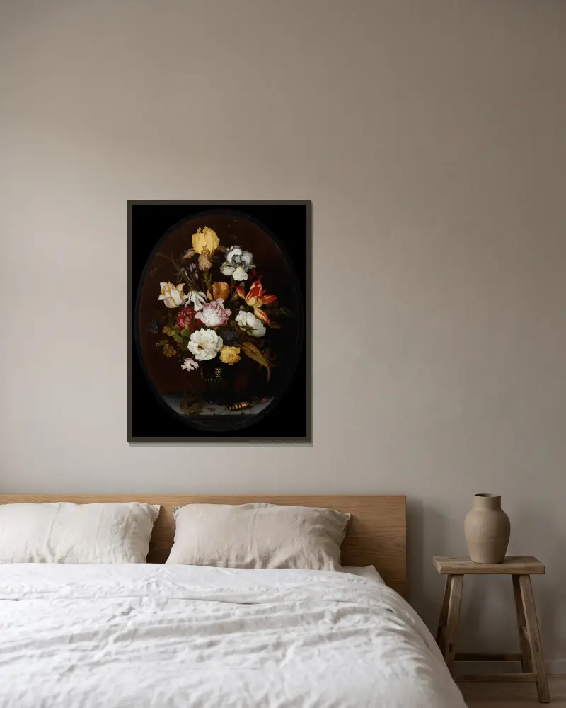 Stilleben med blommor i en glasvas av Balthasar van der Ast inramad på en vägg