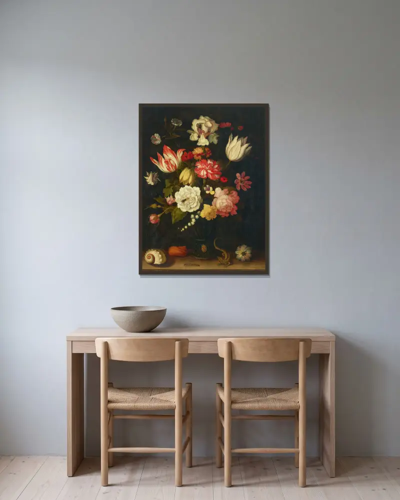 Tulpaner, nejlikor, rosor och andra blommor i en roemer med snäckor och en ödla på en avsats av Balthasar van der Ast inramad på en vägg