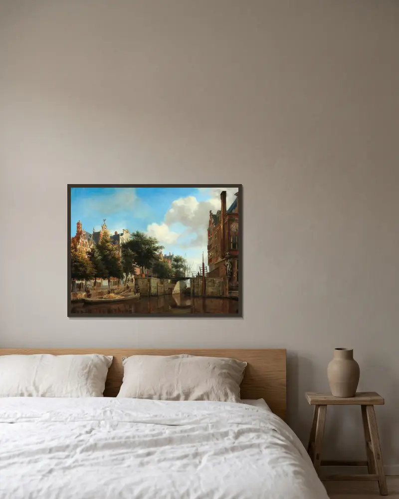 Stadtansicht von Amsterdam mit Häusern am Herengracht und der alten Haarlemmersluis von Jan van der Heyden gerahmt an einer Wand