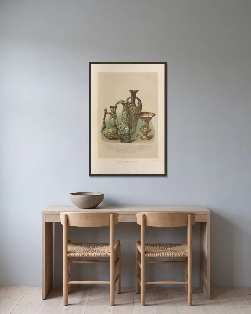 A group of earthenware vases av Matthew Digby Wyatt inramad på en vägg