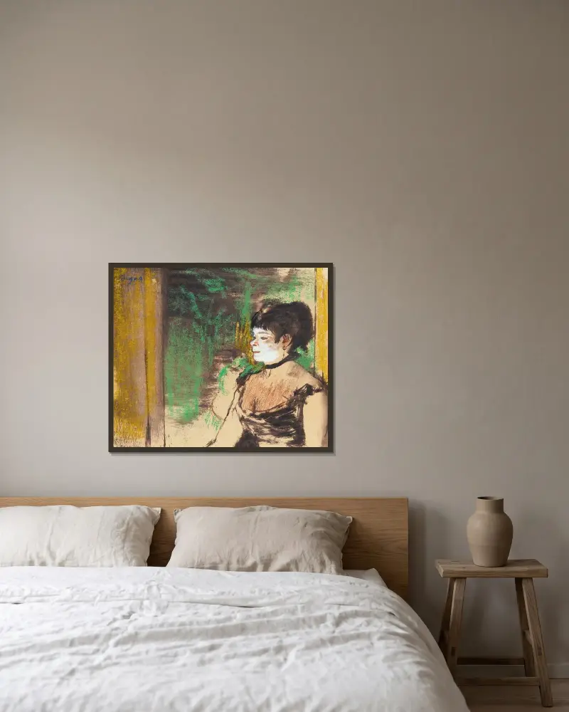 Chanteuse De Café-Concert av Edgar Degas inramad på en vägg