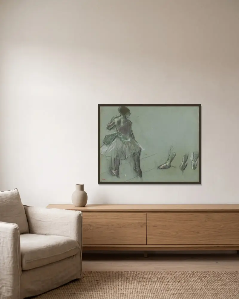 Dansare sedd bakifrån och tre fotstudier av Edgar Degas inramad på en vägg