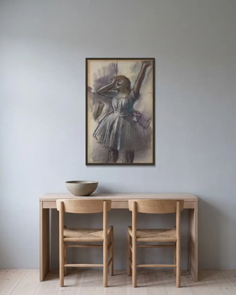 Dancer Stretching av Edgar Degas inramad på en vägg