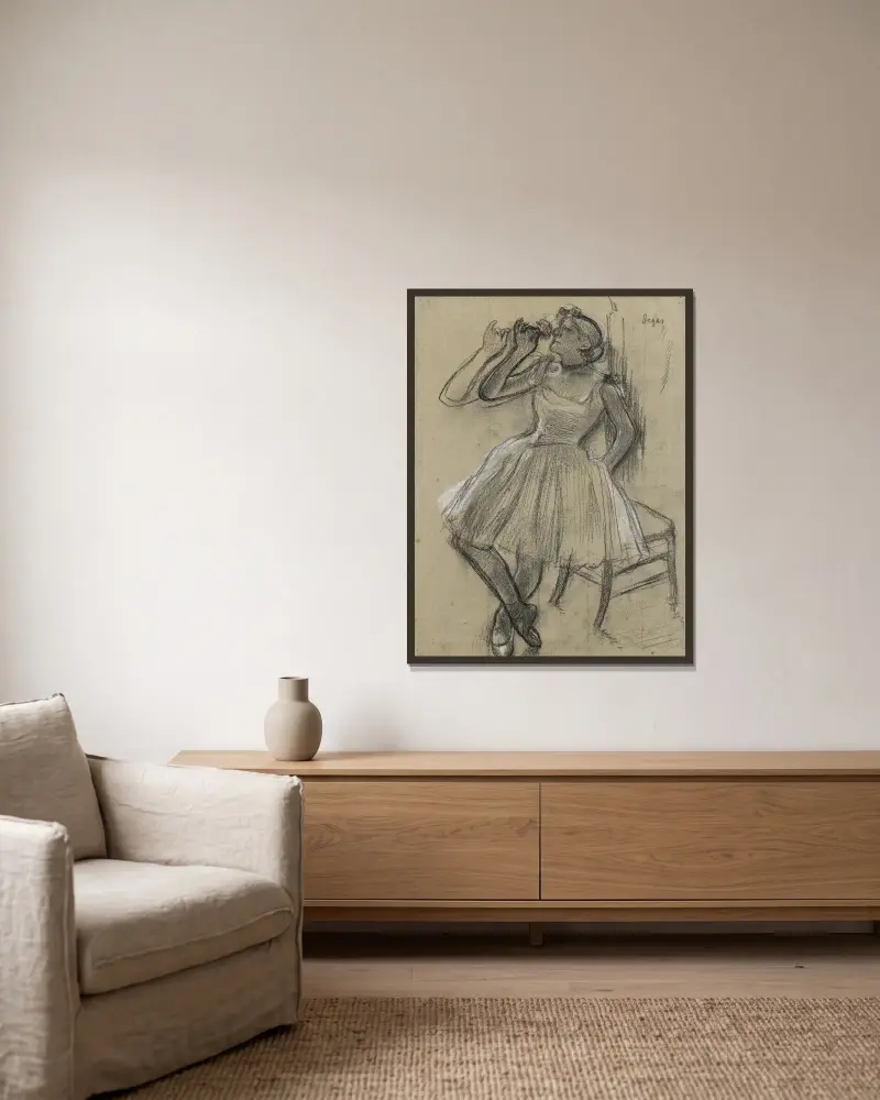 Danseuse à la rose av Edgar Degas inramad på en vägg