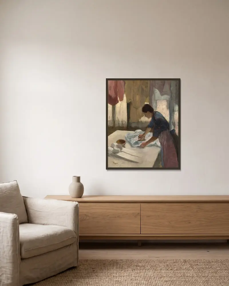 Woman Ironing av Edgar Degas inramad på en vägg