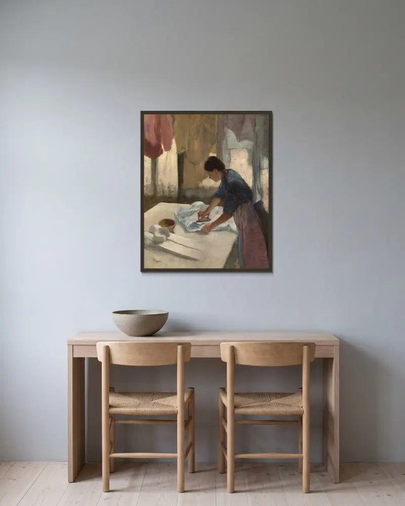Woman Ironing av Edgar Degas inramad på en vägg