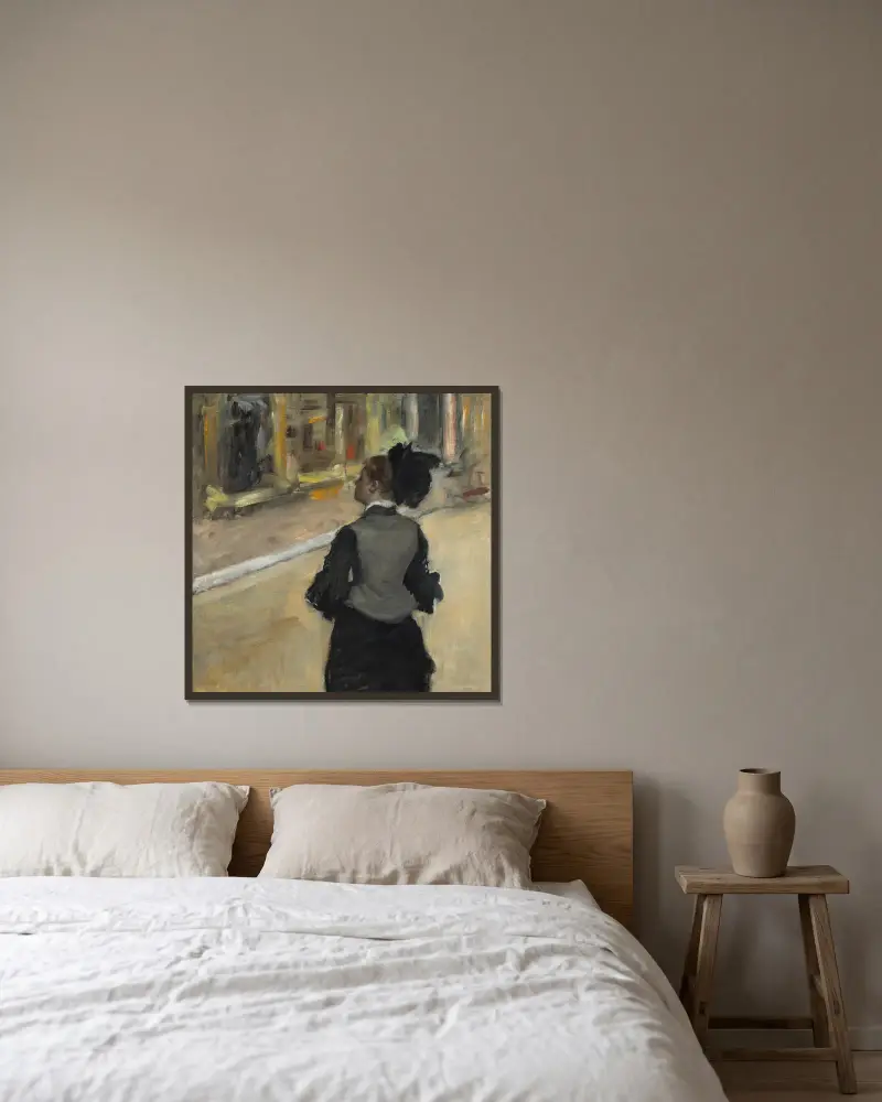 Frau von hinten gesehen – Museumsbesuch von Edgar Degas gerahmt an einer Wand