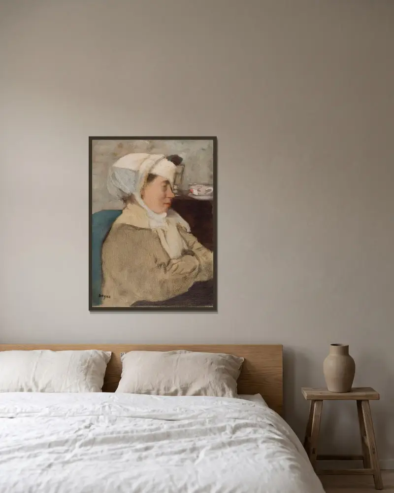 Kvinna med bandage av Edgar Degas inramad på en vägg