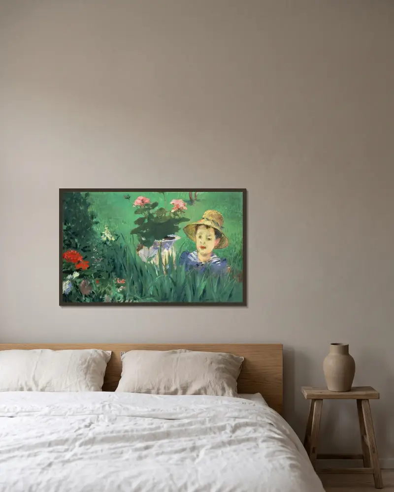 Boy In Flowers (Jacques Hoschedé) av Édouard Manet inramad på en vägg