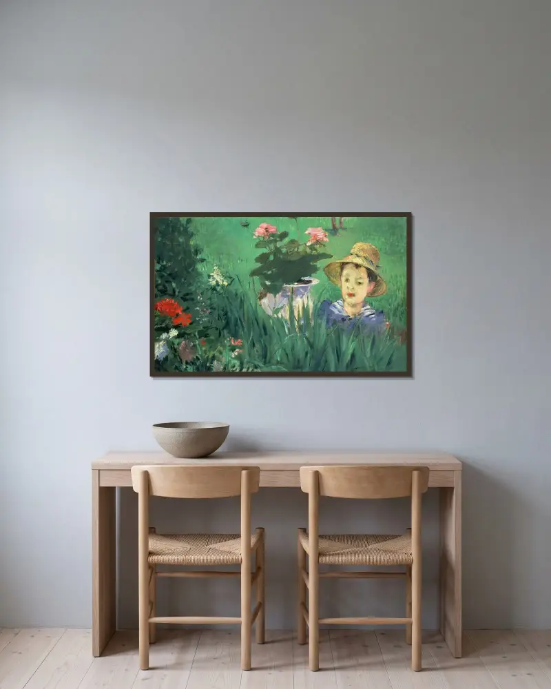 Boy In Flowers (Jacques Hoschedé) av Édouard Manet inramad på en vägg