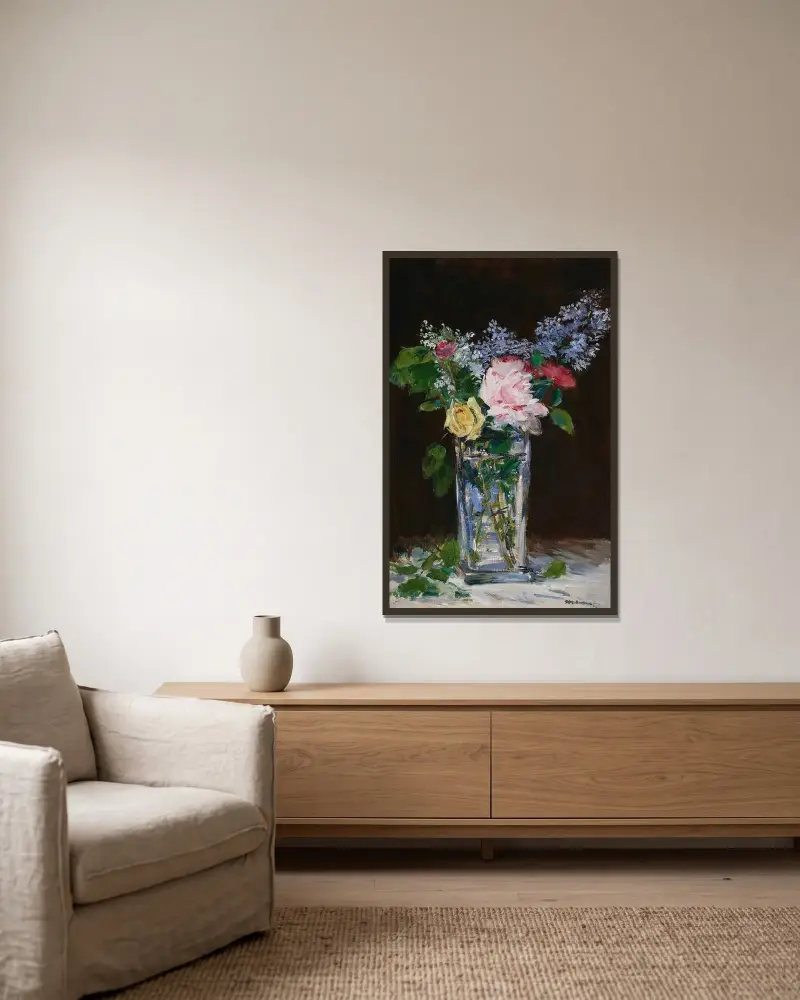 Vas med blommor, rosor och syrener av Édouard Manet inramad på en vägg