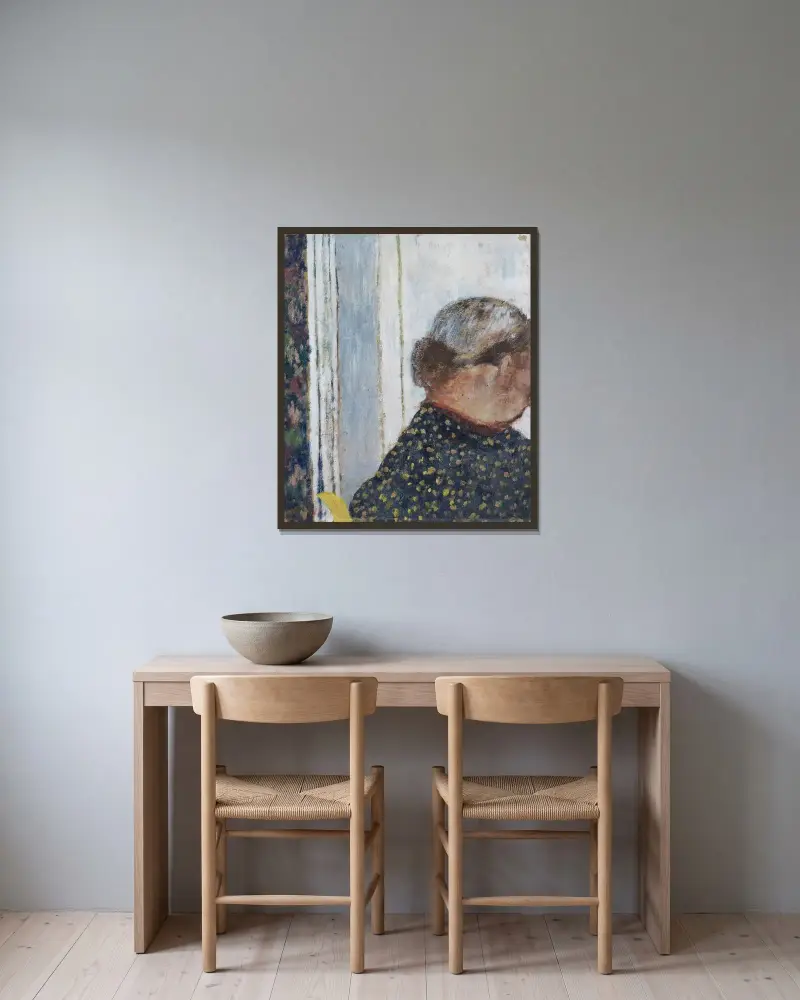 Le Chignon av Édouard Vuillard inramad på en vägg