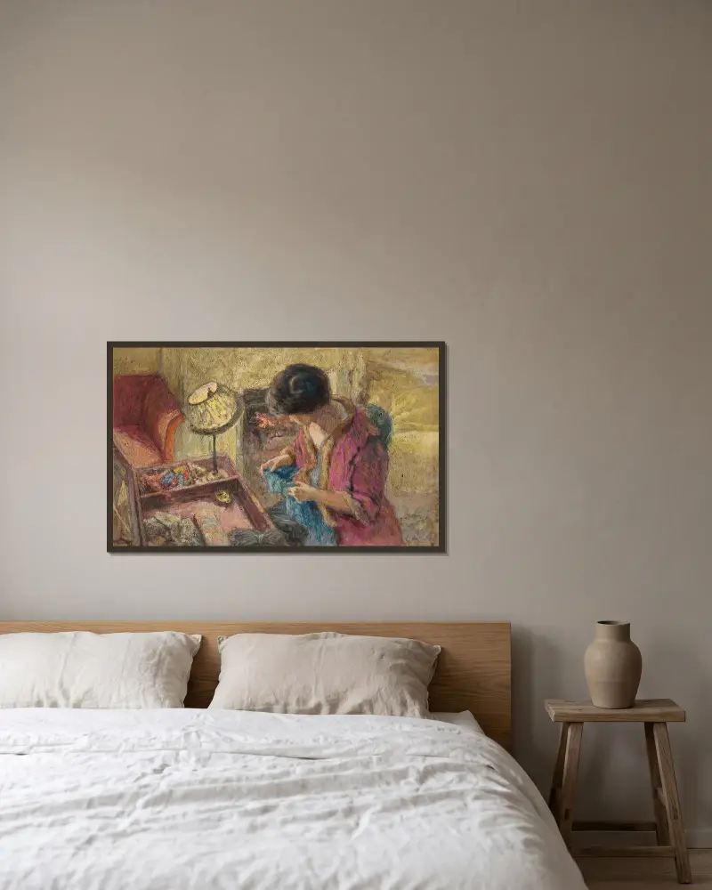 Lilla salongen, Madame Hessel vid sybordet (studie) av Édouard Vuillard inramad på en vägg