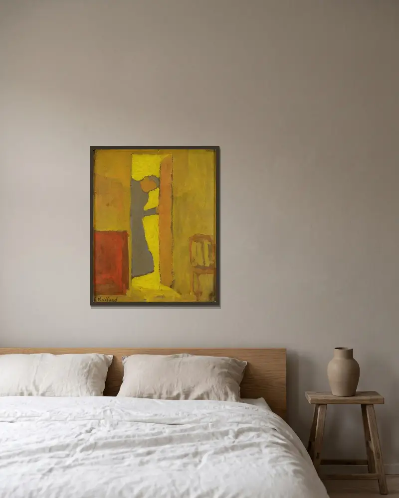 Konstnärens mor öppnar en dörr av Édouard Vuillard inramad på en vägg