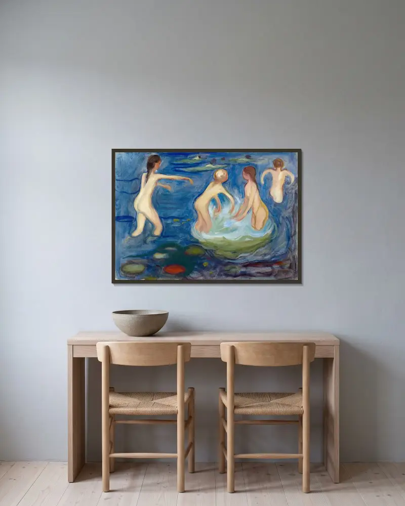 Badende Mädchen von Edvard Munch gerahmt an einer Wand