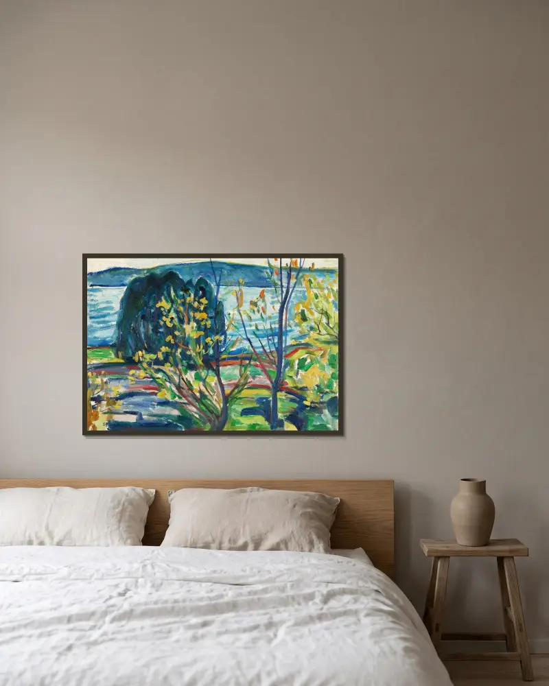 Fjordlandskap (Fjord Landscape) av Edvard Munch inramad på en vägg