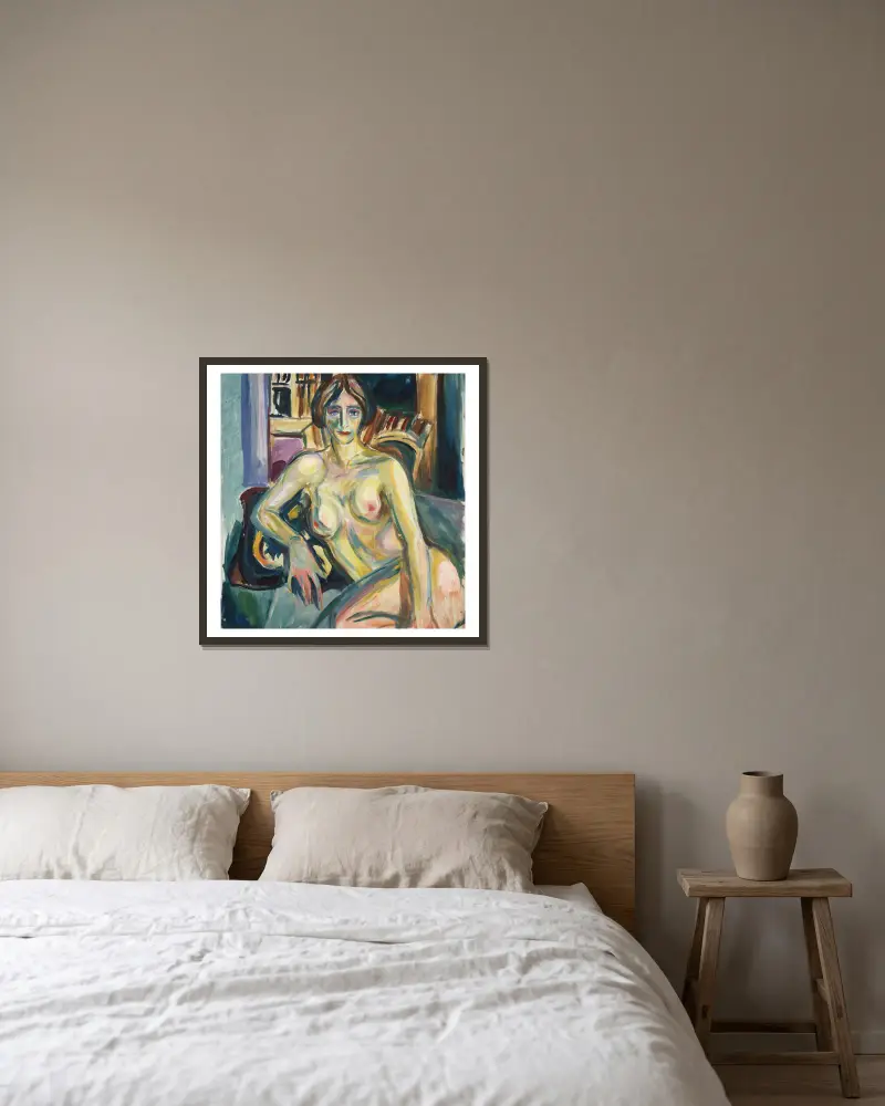 Akt, sitzend auf dem Sofa von Edvard Munch gerahmt an einer Wand