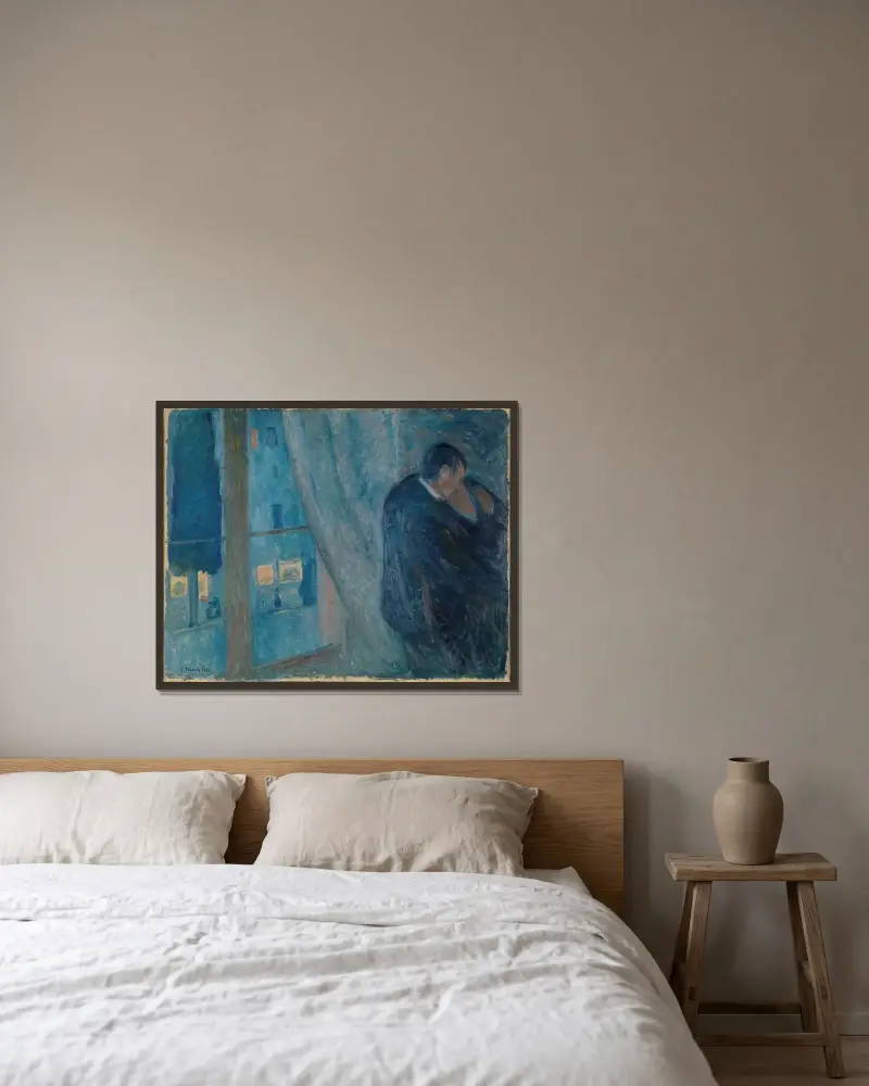 The Kiss av Edvard Munch inramad på en vägg