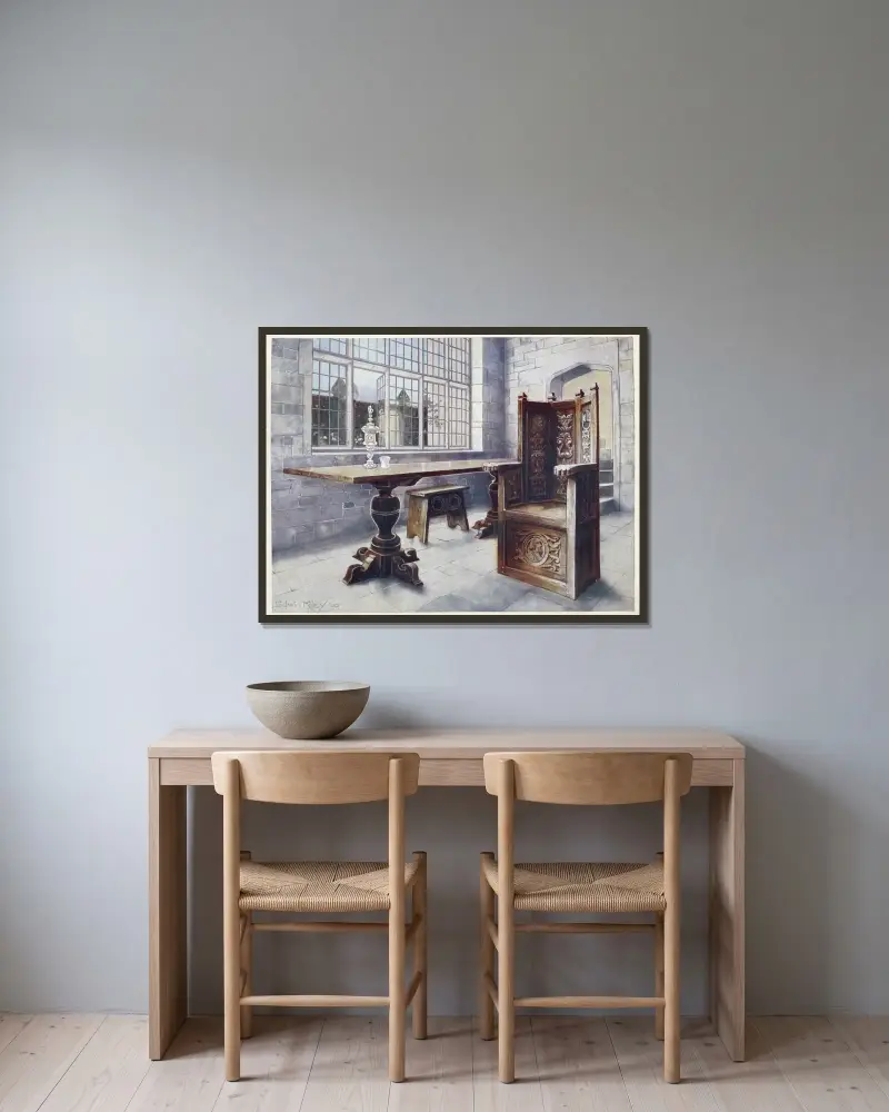 Oak trestle table, ‘Mine host’s’ chair av Edwin Foley inramad på en vägg