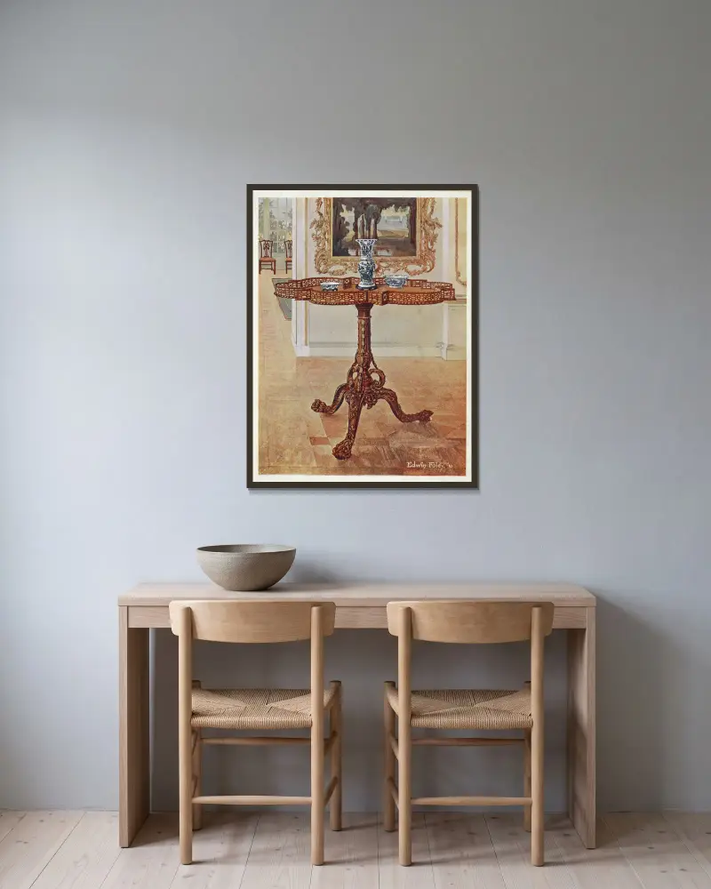 Shaped fret-rimmed gallery table av Edwin Foley inramad på en vägg