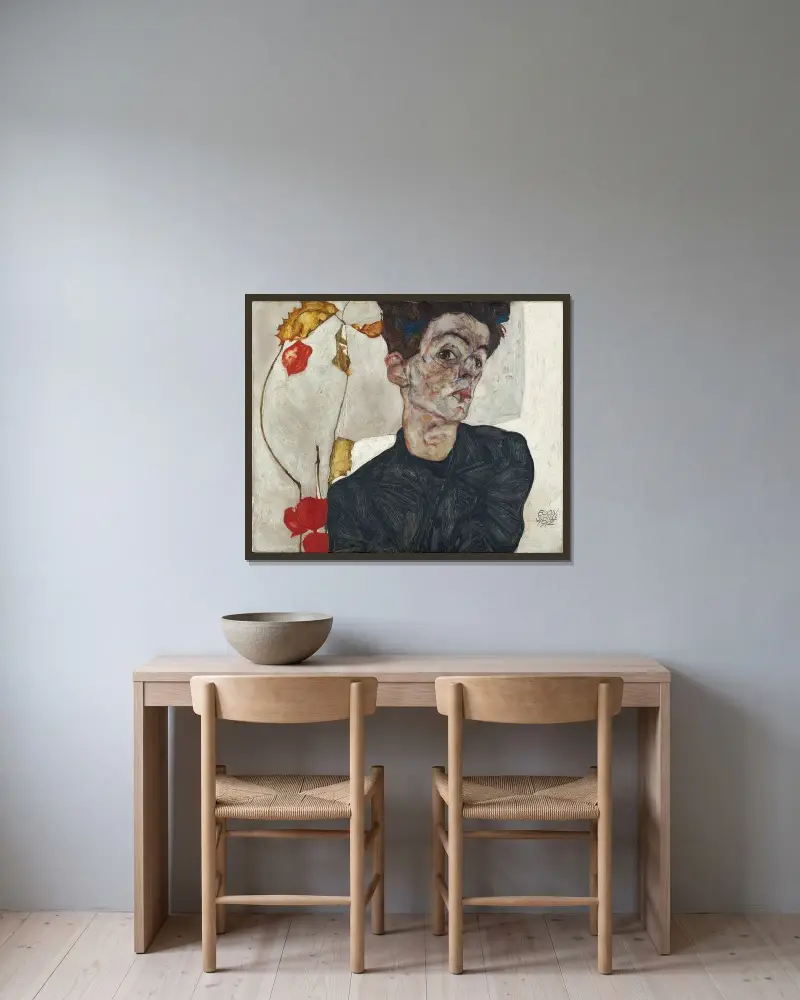 Self-Portrait With Physalis av Egon Schiele inramad på en vägg