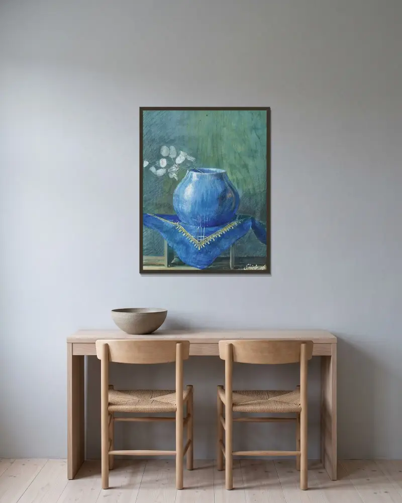 Stilleben med penningväxtgren i blå vas av Egon Schiele inramad på en vägg