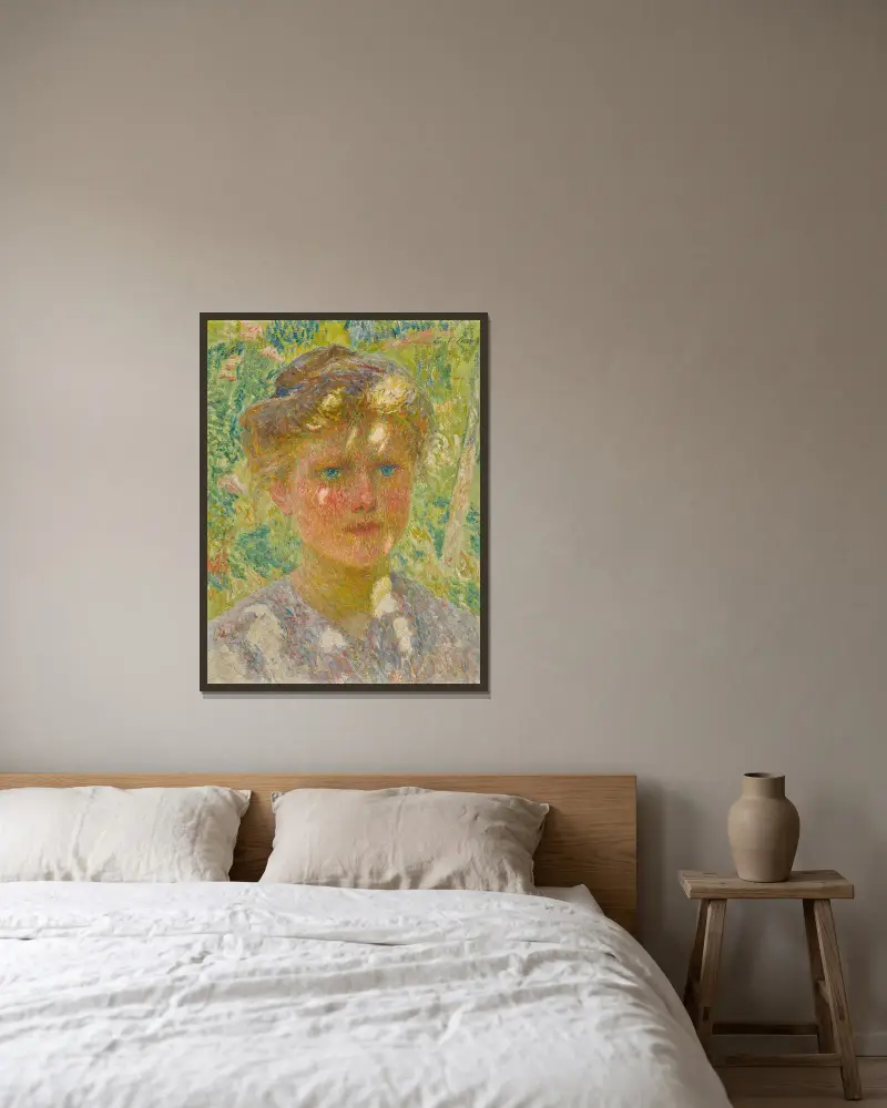 Flicka med blont hår av Emile Claus inramad på en vägg