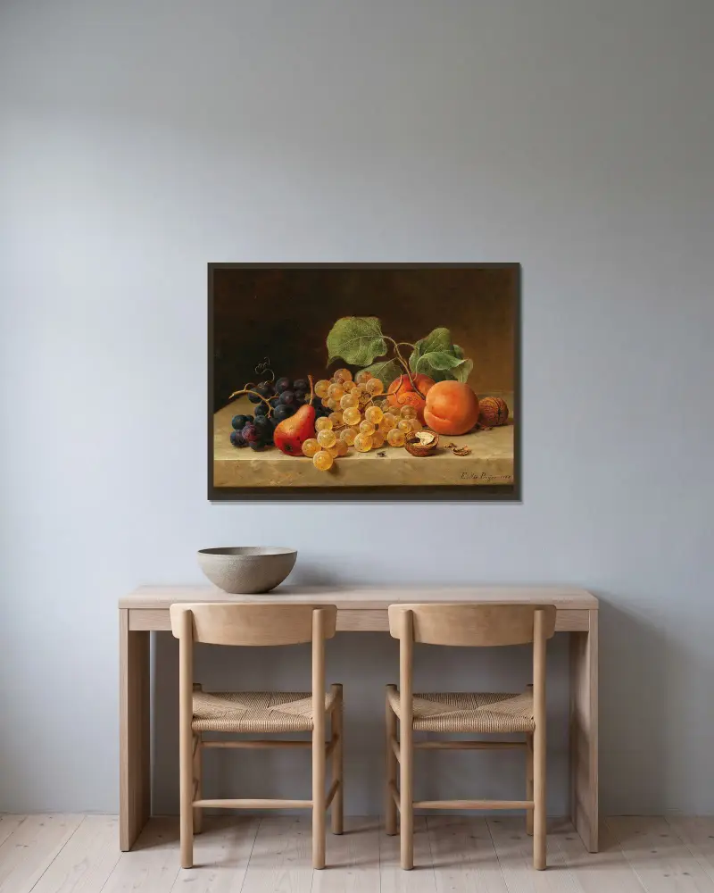 Stilleben med druvor, persikor, päron och nötter av Emilie Preyer inramad på en vägg