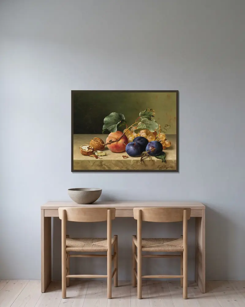 Stilleben med två valnötter, plommon, vindruvor, en persika på en gren och en fluga av Emilie Preyer inramad på en vägg