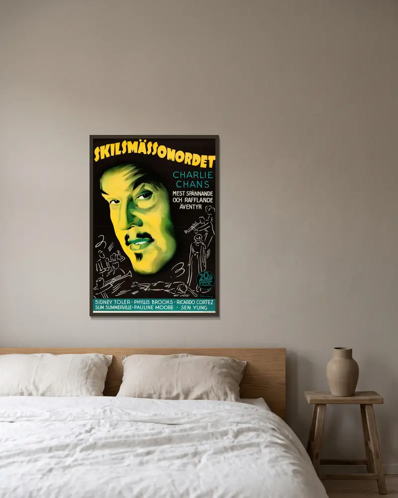 Charlie Chan in Reno av Eric Rohman inramad på en vägg