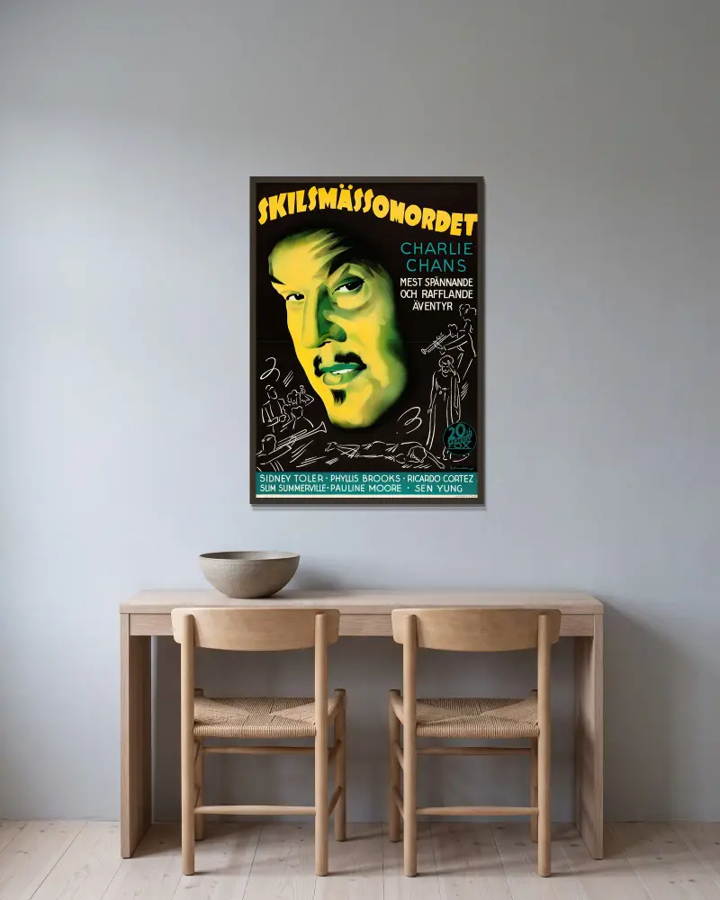 Charlie Chan in Reno av Eric Rohman inramad på en vägg