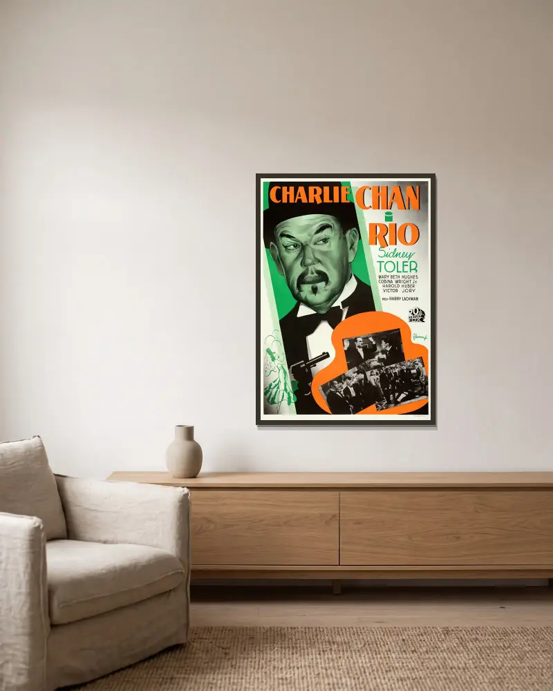 Charlie Chan i Rio av Eric Rohman inramad på en vägg
