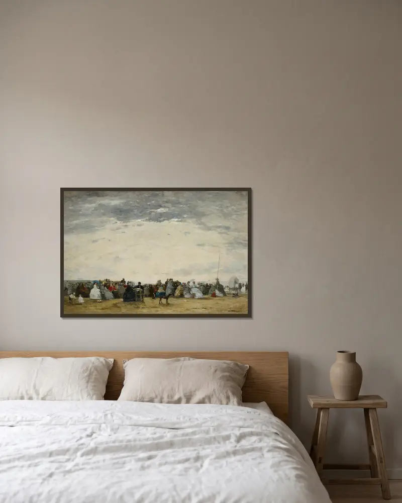 Semesterfirare på stranden i Trouville av Eugène Boudin inramad på en vägg
