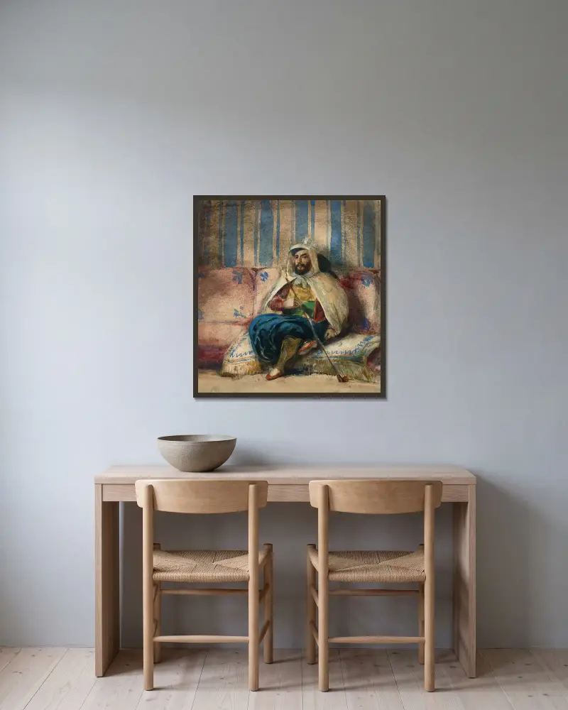 Man i orientalisk dräkt som röker på en soffa av Eugène Delacroix inramad på en vägg